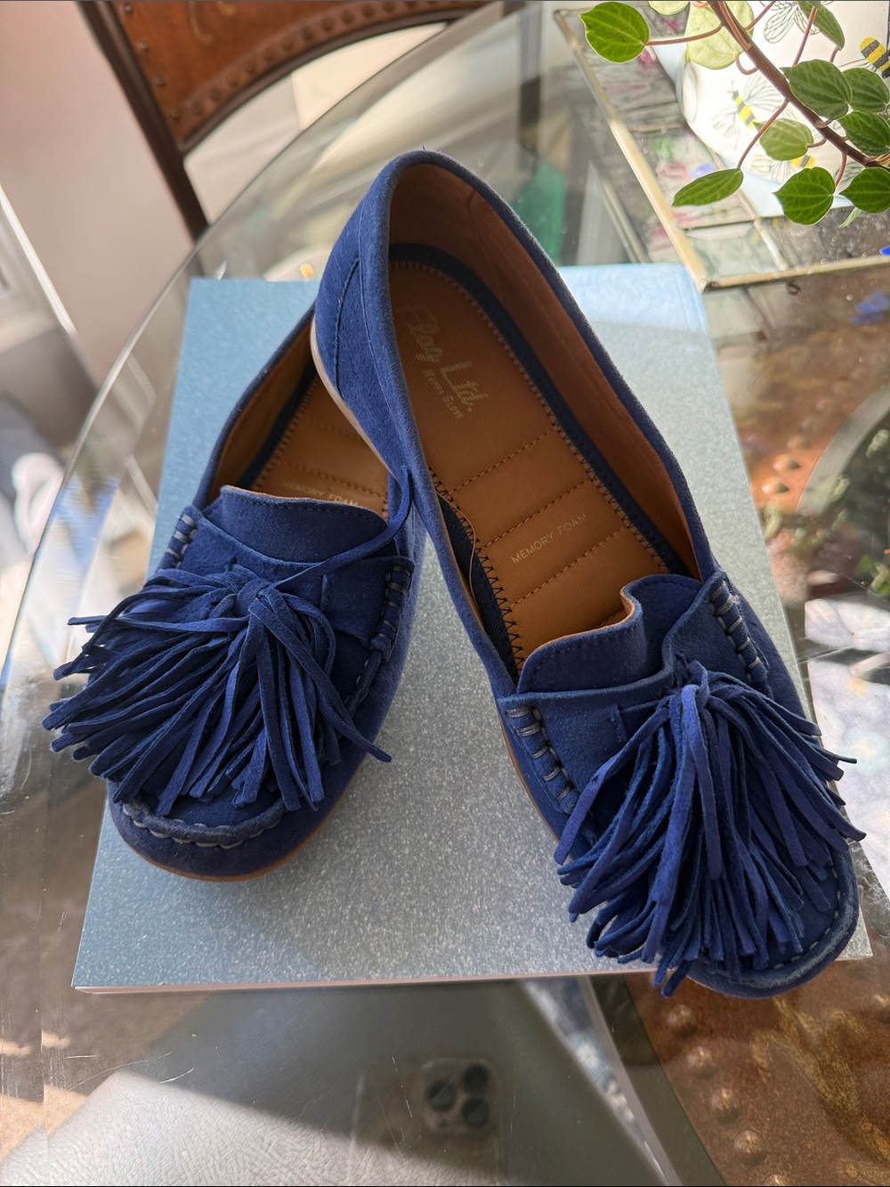 Royal blue suede shoe with tassel